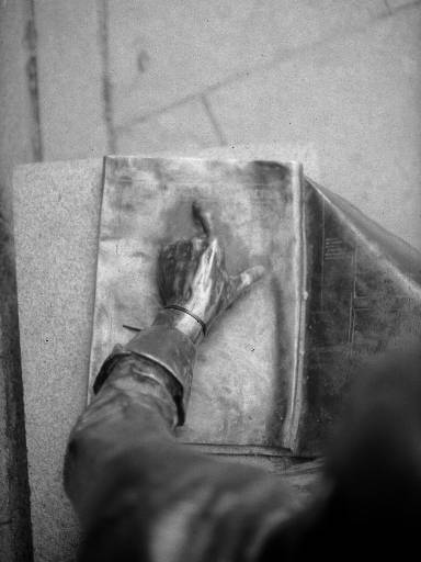 [thumbnail of Picture 9]