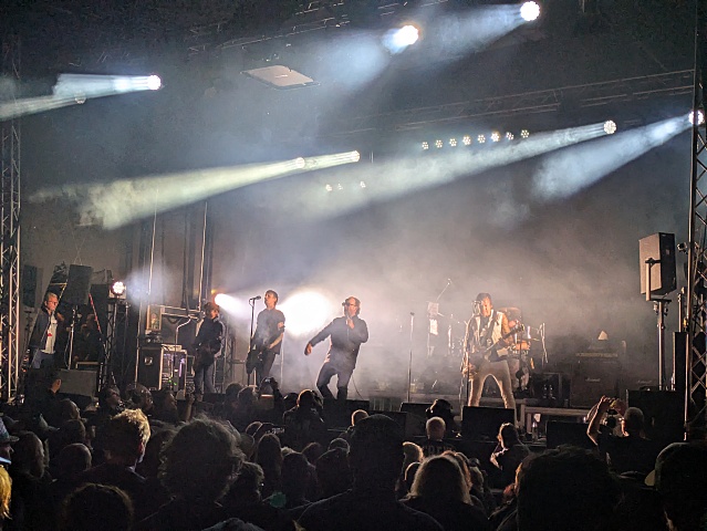 slides/slide_Camera_2026_08_27_PXL_20260801_200651930.jpg